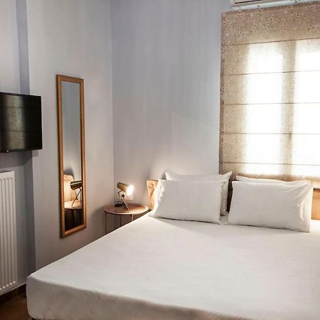 Pagrati Hilton Location Bentzi Family Suite 5 アテネ エクステリア 写真