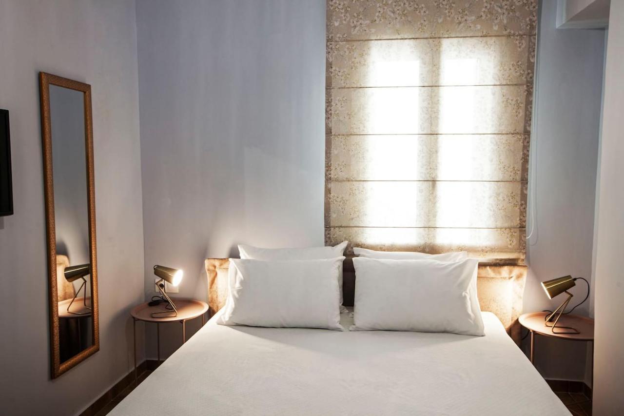 Pagrati Hilton Location Bentzi Family Suite 5 アテネ エクステリア 写真