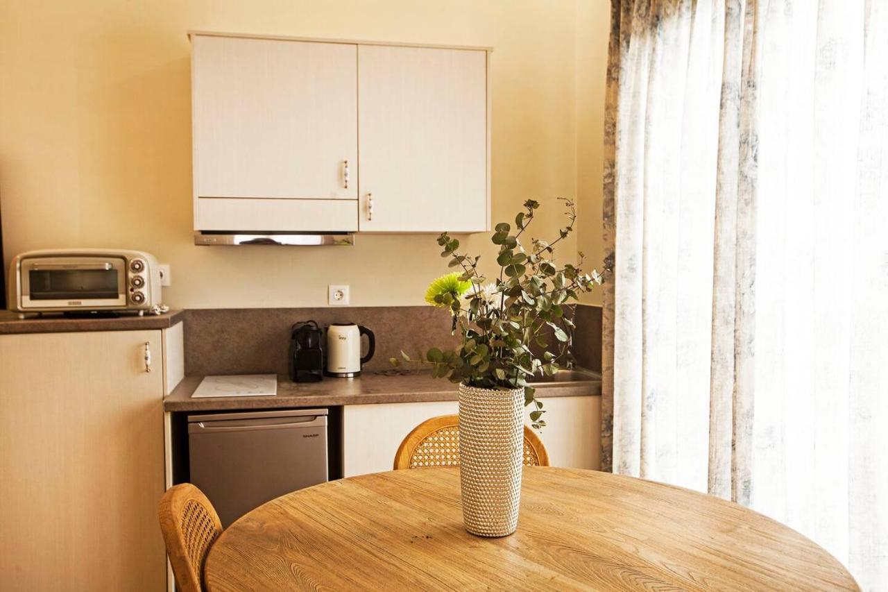 Pagrati Hilton Location Bentzi Family Suite 5 アテネ エクステリア 写真