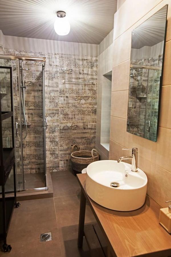 Pagrati Hilton Location Bentzi Family Suite 5 アテネ エクステリア 写真